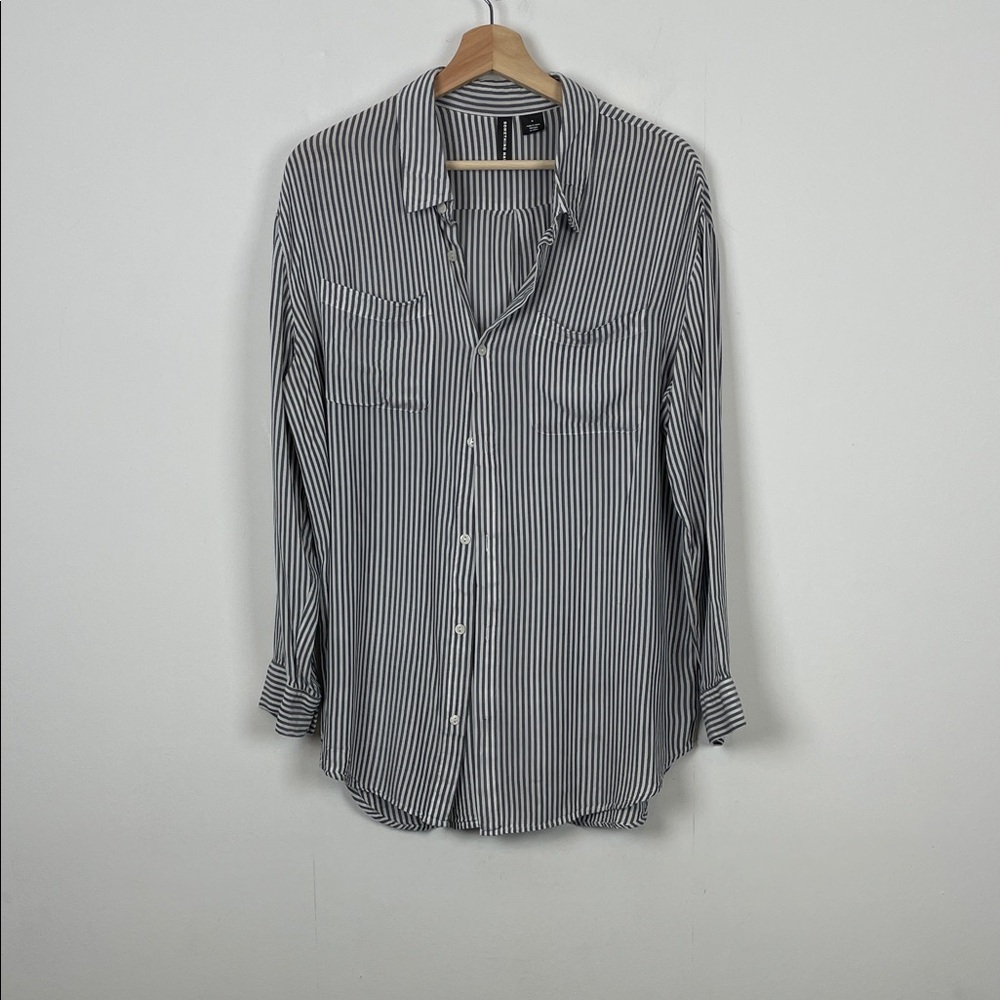 Somthing Navy Men's M Gray and White Striped Button Down 2 Long Sleeve Shirt